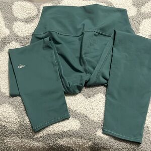 Teal size medium alo leggings. Excellent barely used condition